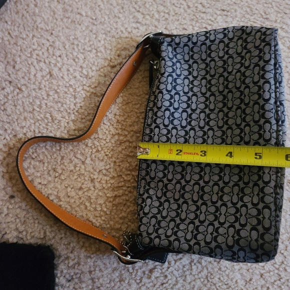 Coach - Picture 12 of 13